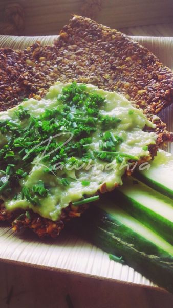 skvely raw chleb s tzatziki2